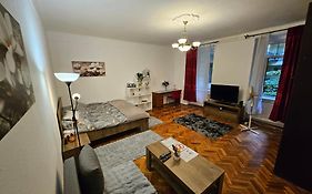 Pet Friendly 2Bdr Apartment